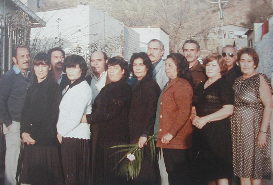 Los Jimnez Nez del ms chico a la ms grande; Lalo, Norma, Vinicio, Armida, Boris, Lupe, Nydia, Ramiro, Silvia, Sergio, Virginia, Pancho y Olivia.